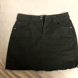 Black denim skirt!